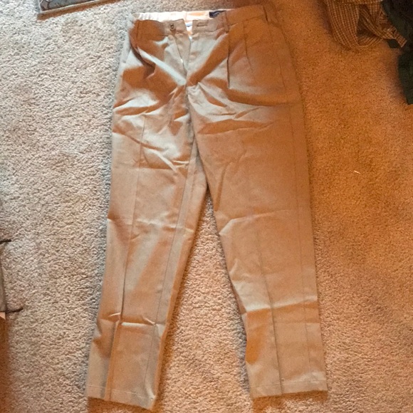 Lands End Khaki pleated pants 32X32 - Picture 1 of 5